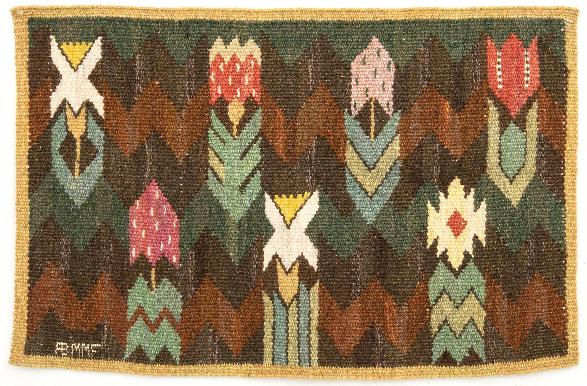 Märta Måås-Fjetterström, Bonad signerad AB MMF (Märta Måås Fjetterström), "Täppan" gobelängteknik ca 35x54 cm.