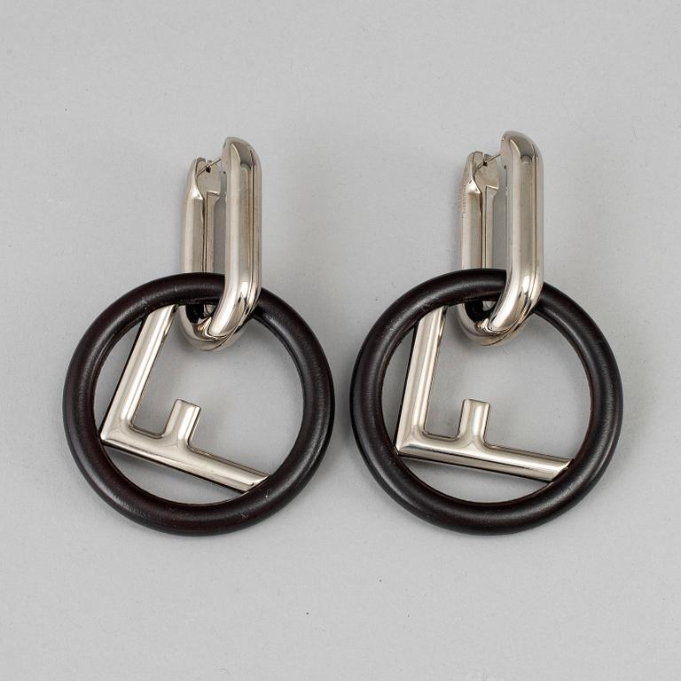 FENDI, örhängen, "F is Fendi".