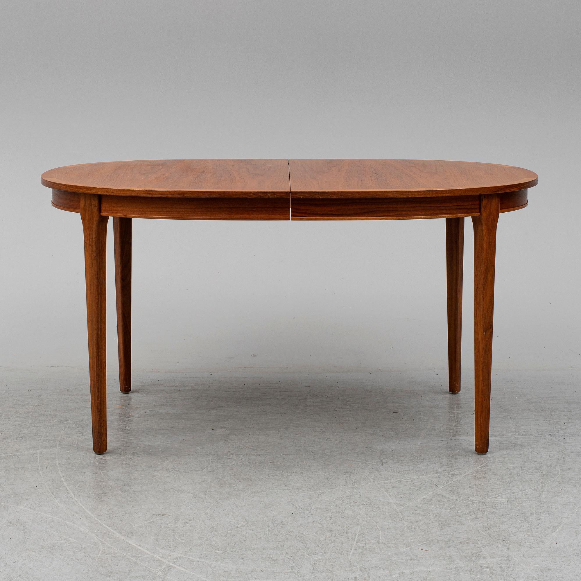 MATBORD, AB Möbelfabriken Linden, Horda, 1960-tal. Två iläggsskivor med sarg medföljer.