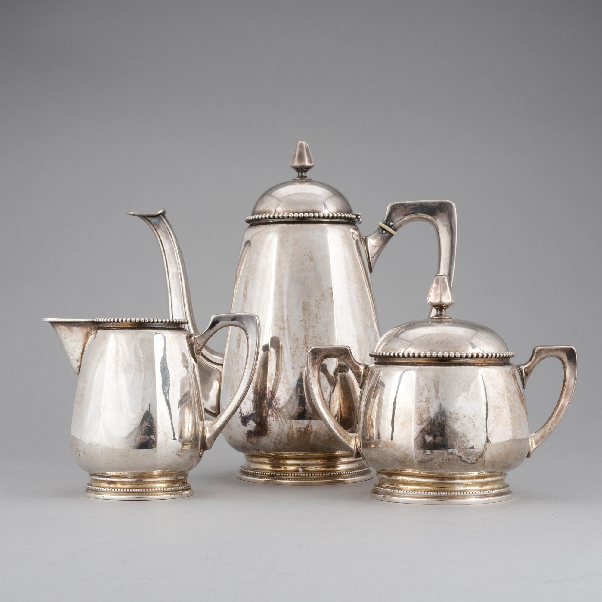 KAFFESERVIS, 3 delar, silver, CG Hallberg, Stockholm, 1927. Vikt ca 948g.
