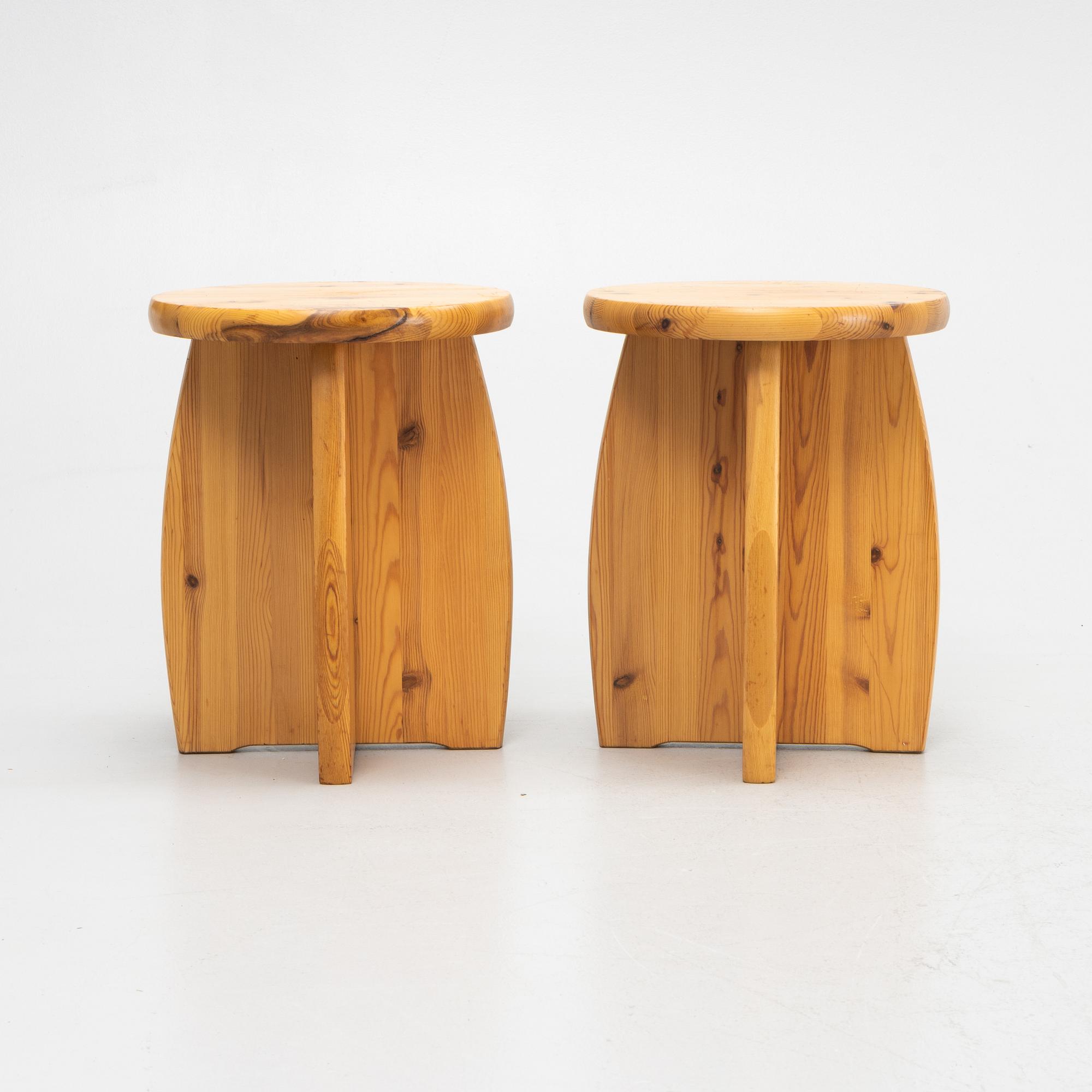 A pair of pine wood stools, mid/second half of the 20th century.