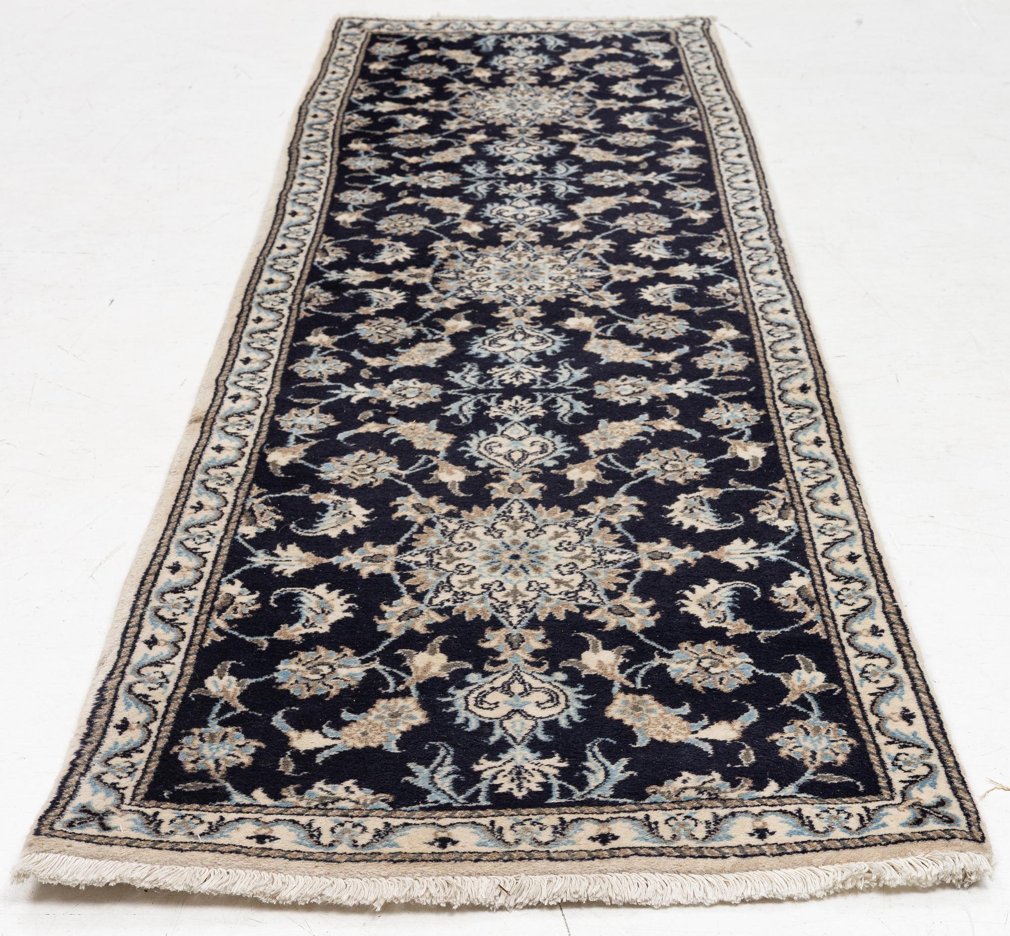 Gallery carpet, Nain, approx. 280 x 77 cm.