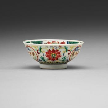 366. An enamelled bowl, Qing dynasty, 19th Century.