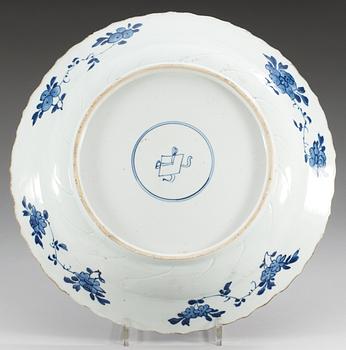 A blue and white dish, Qing dynasty, Kangxi (1662-1722).