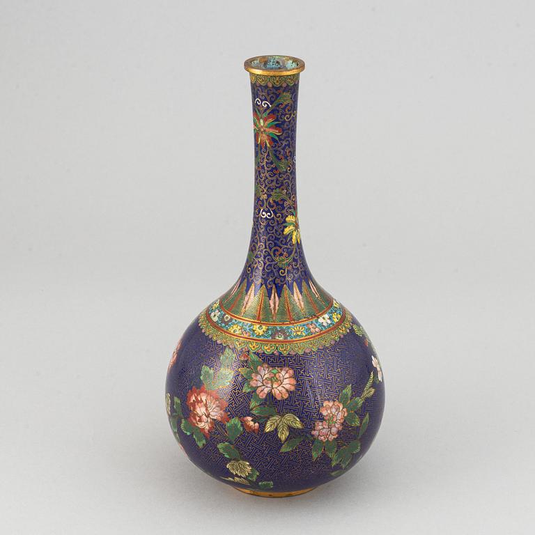 Vas, cloisonné. Kina, 1900-tal.