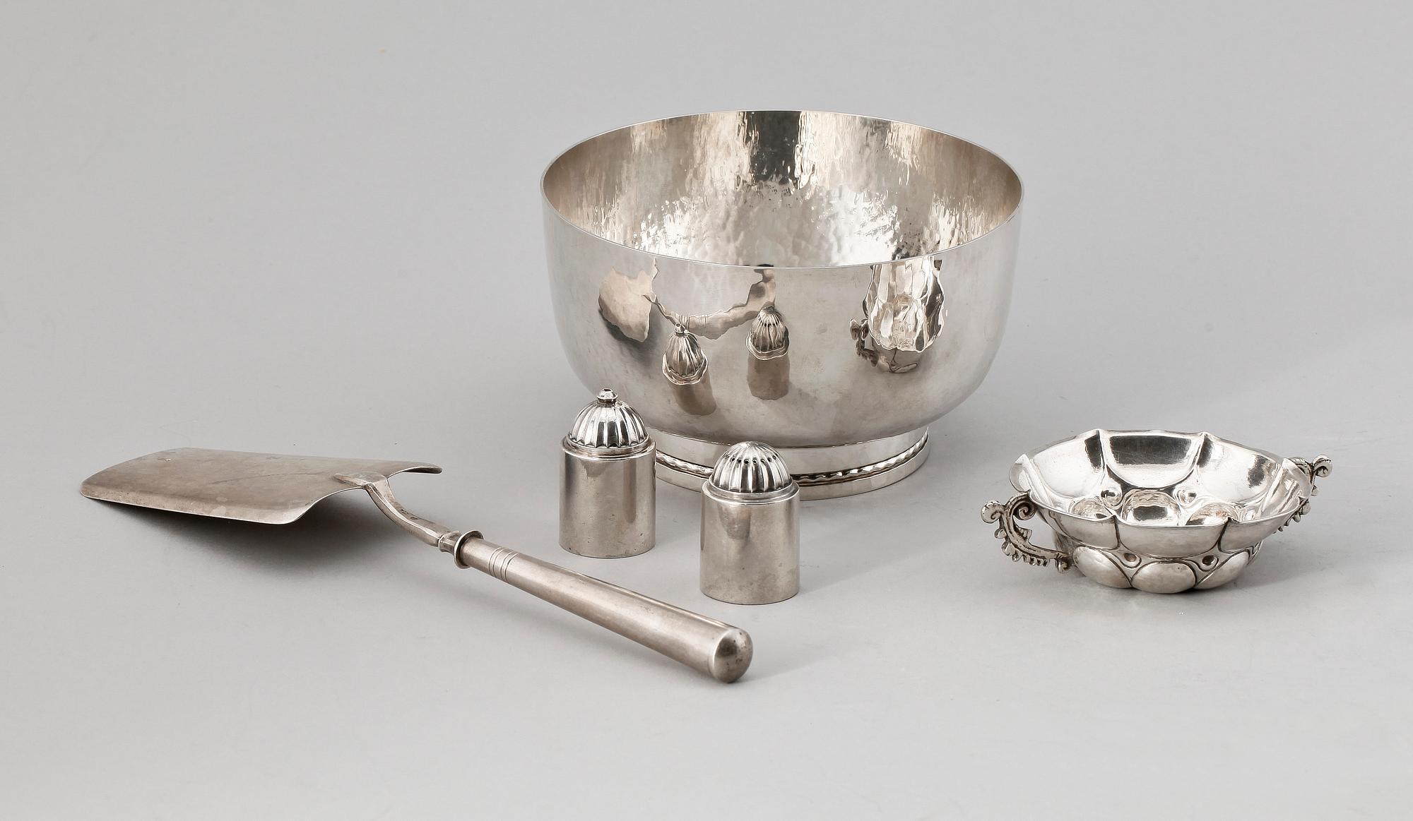 PARTI SILVER, 5 delar, bl.a. Georg Jensen, 1800/1900-tal. Tot vikt ca 400 gram.