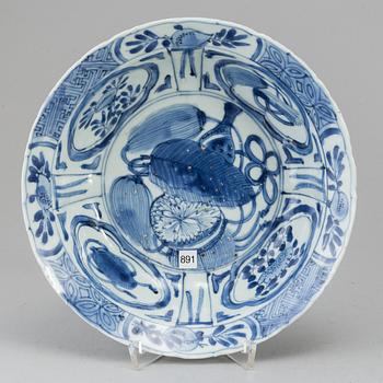 891. A blue and white kraak dish, Ming dynasty, Wanli (1572-1620).