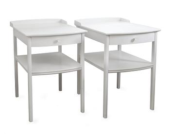 139. A PAIR OF WHITE LACQUERED BEDSIDE TABLES,