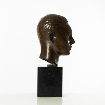 Gudmar Olovson, skulptur. Signerad. Gjutarstämpel. Brons, total höjd 52 cm, längd 22 cm.