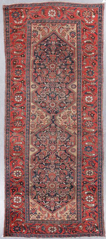GALLERIMATTA, semiantik Nordvästpersisk. Ca 344 x 148 cm.