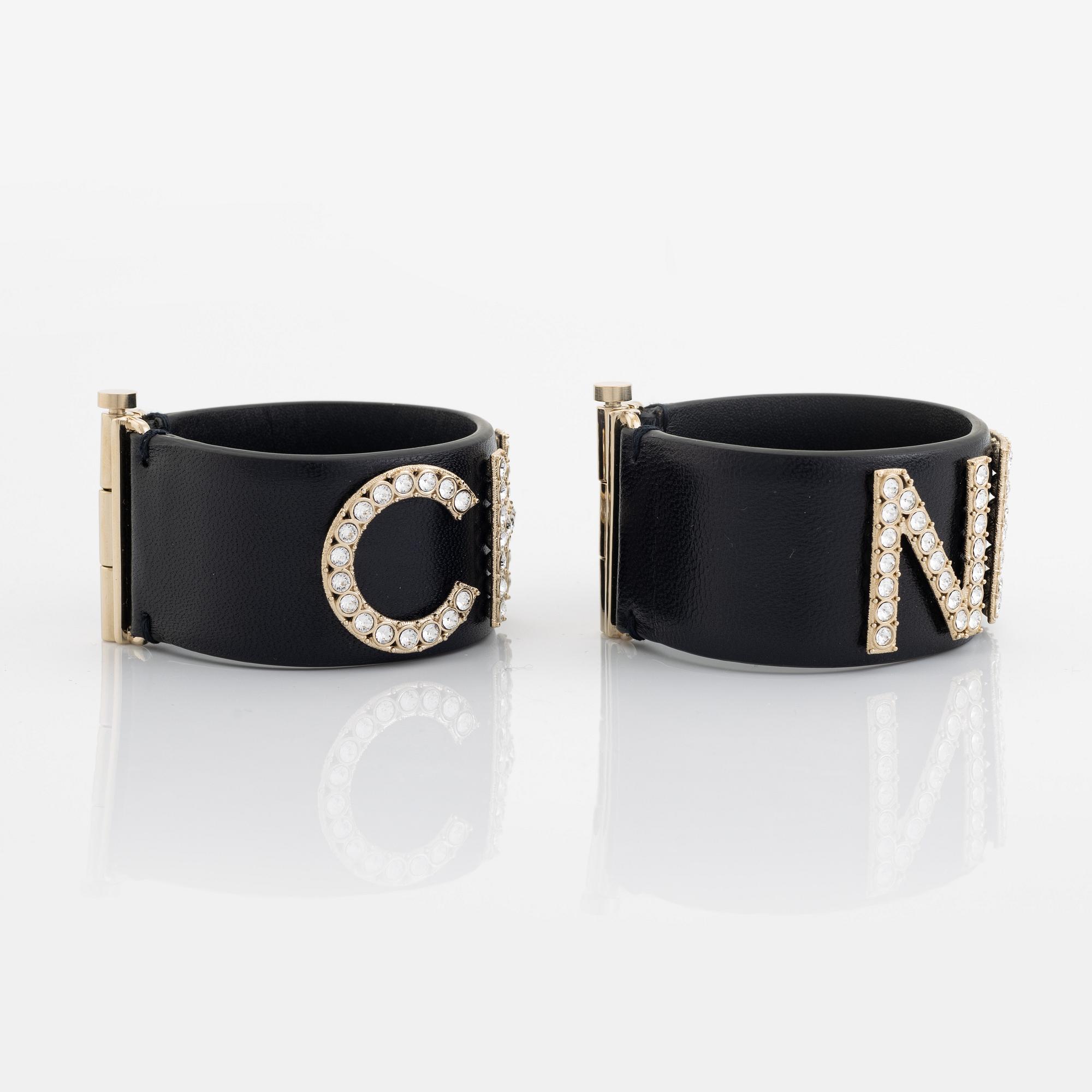 Chanel, armband, ett par.