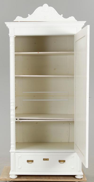 KLÄDSKÅP, eklektisk stil, 1800-talets senare hälft.