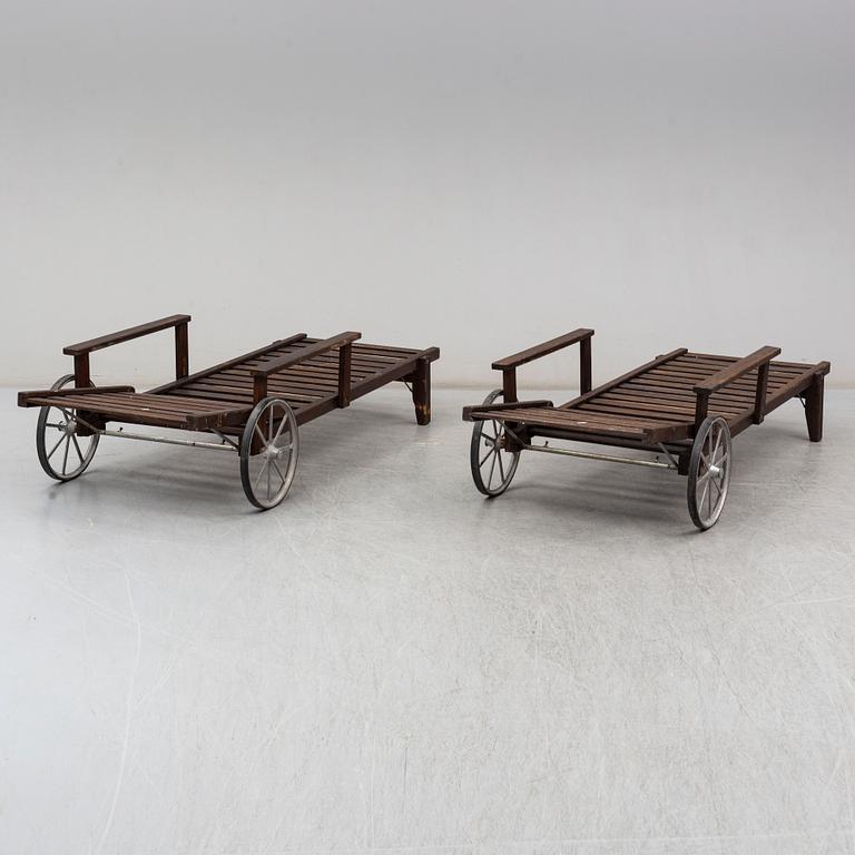 ELSA STACKELBERG, a pair of sunbeds from the second half of the 20th century.