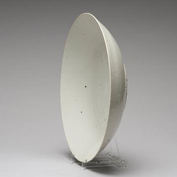 A large white glazed Swatow dish, Ming dynasty (1368-1644).