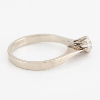 Ring in 18K white gold set with an old-cut diamond.