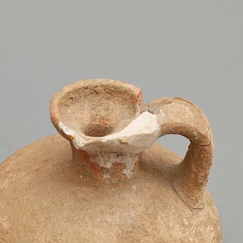 KÄRL, 2 st och KYLIX, lergods, Medelhavsområdet, forntid.