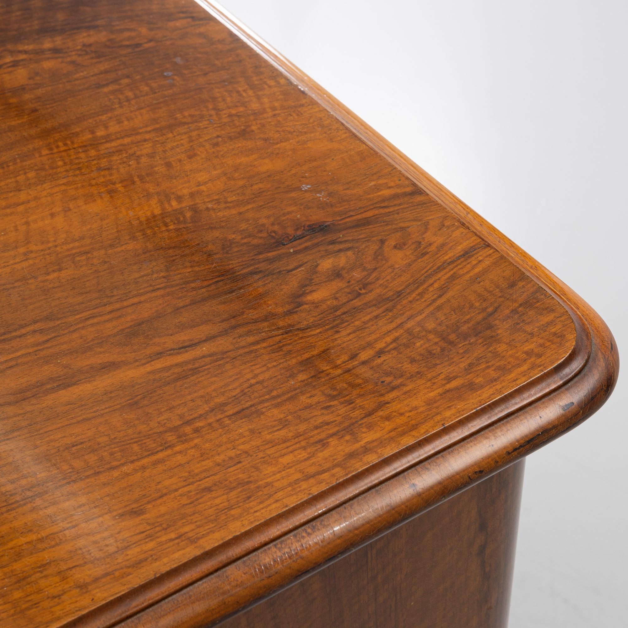 Chest of drawers, late 19th century.