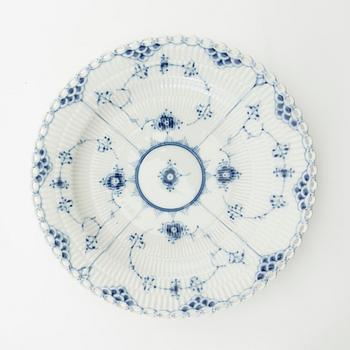 Service "Musselmalet" 13 dl Royal Copenhagen Denmark porcelain.