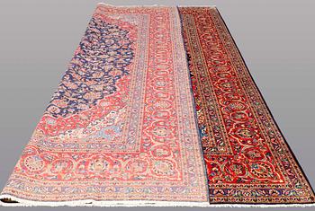 A CARPET, Kashan, ca 439 x 318 cm.