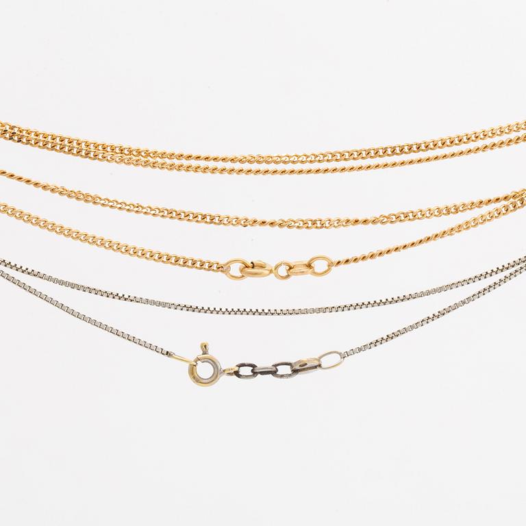 3 guldkedjor 18K guld och vitguld, pansarkedja, 12,5 g, längder ca 70, 40 och 25 cm.