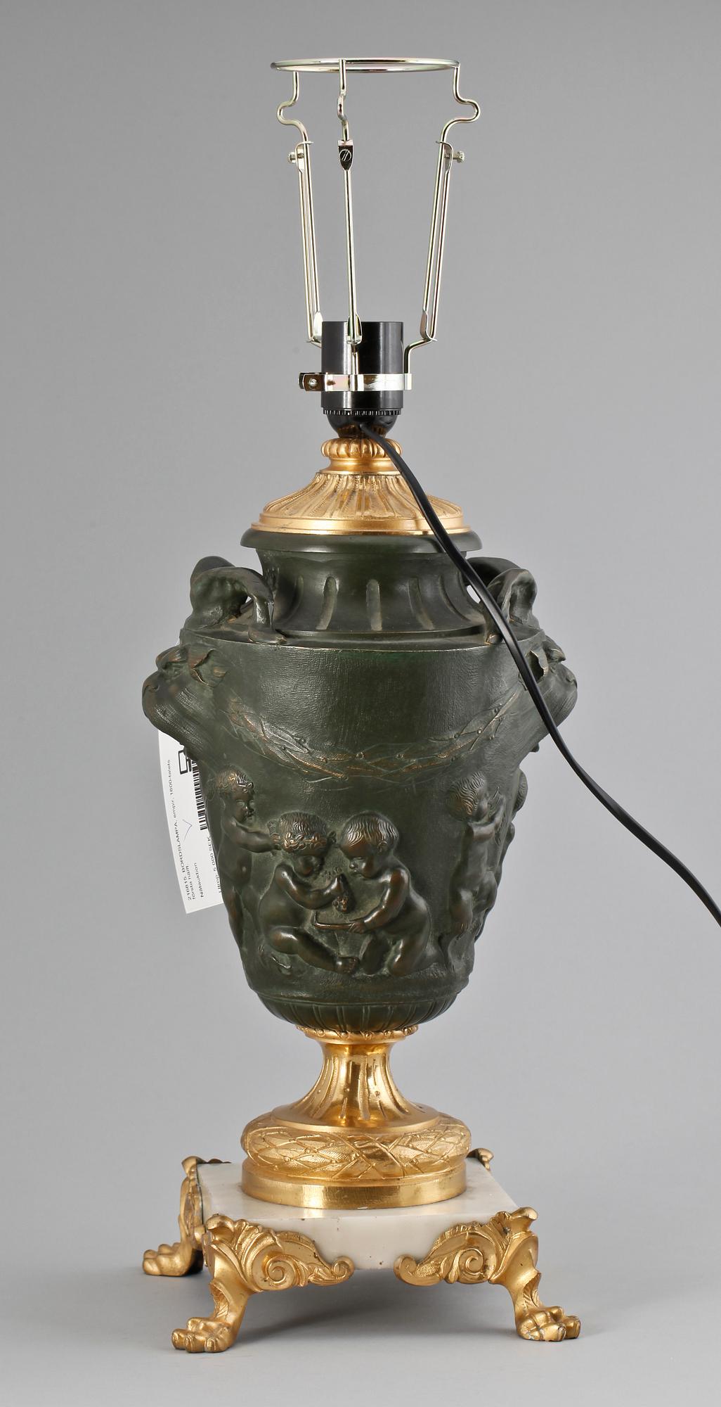 BORDSLAMPA, empirstil, 1900-talets andra hälft.