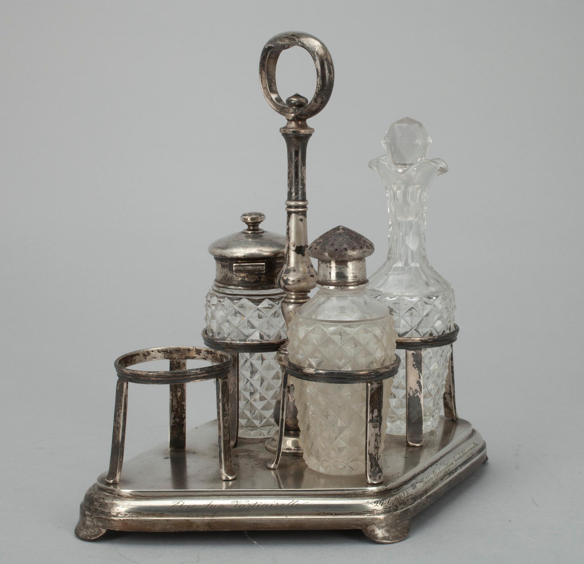 BORDSSURTOUT, silver och glas, Grachev, St. Petersburg Ryssland 1896.
