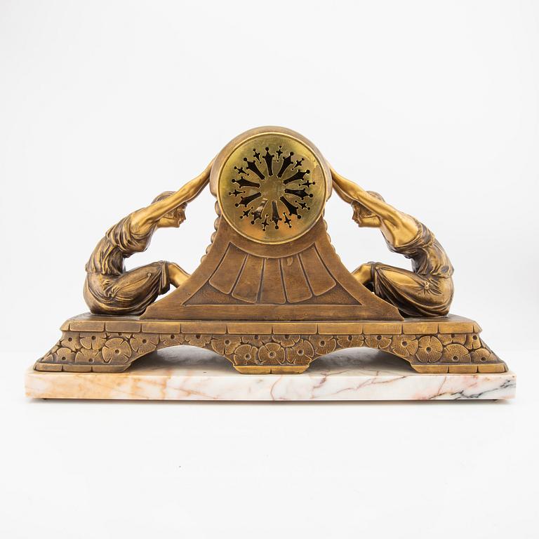 Bords pendyl Art Déco, signerad Limousin, 1900-talets första hälft.