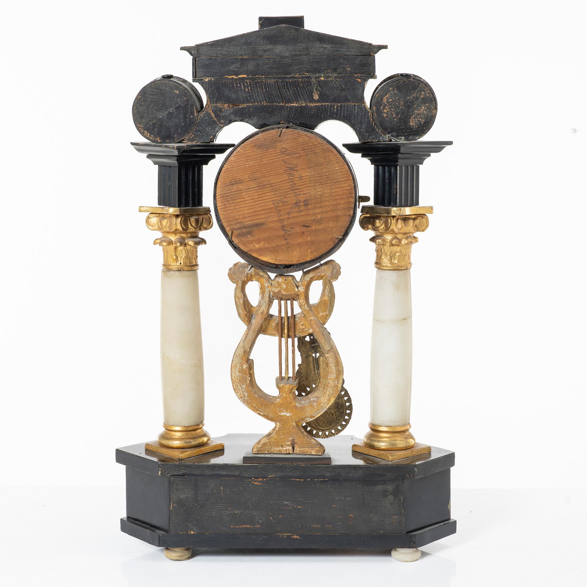 Table pendulum clock, 19th century.