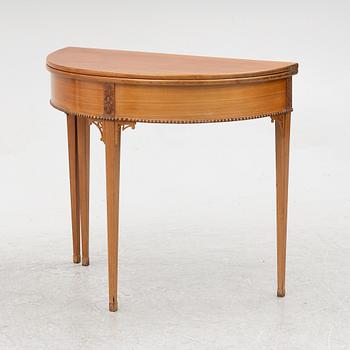 A late Gustavian card table, from around the year 1800.