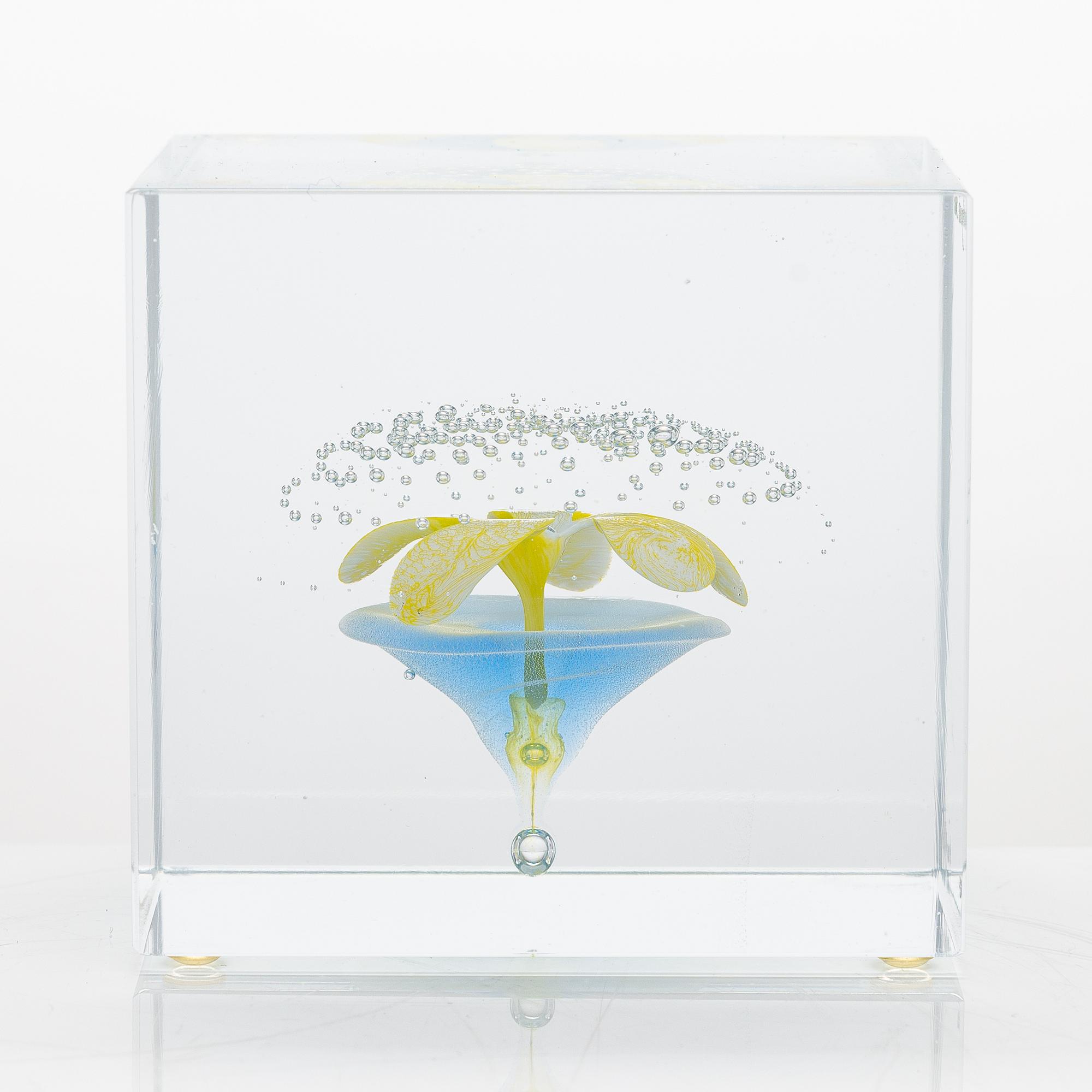 Oiva Toikka, annual glass cube 2000, signed Oiva Toikka Nuutajärvi 2000, 528/2000.