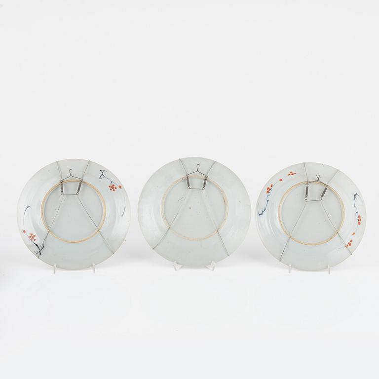 A set of 15 famille rose dinner plates, Qing dynasty, Qianlong and one Canton 19th Century.