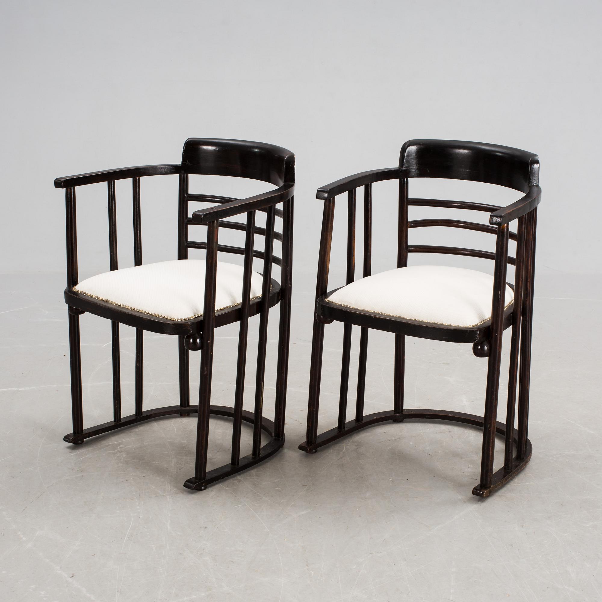 KARMSTOLAR, ett par, märkta; Thonet.