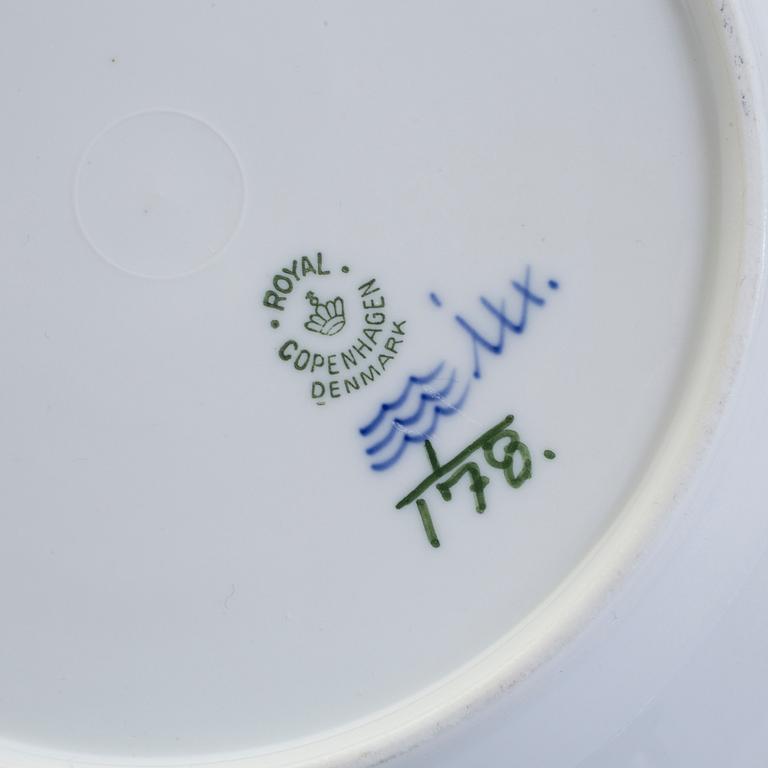 SERVISDELAR, 133 st, porslin, "Musselmalet", Royal Copenhagen, Danmark, 1900-talets andra hälft.
