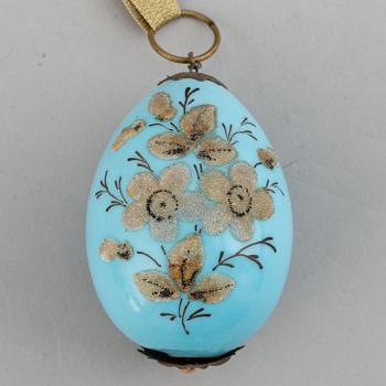 Ägg, 3 st, porslin, Ryssland, 1800-talets andra hälft.