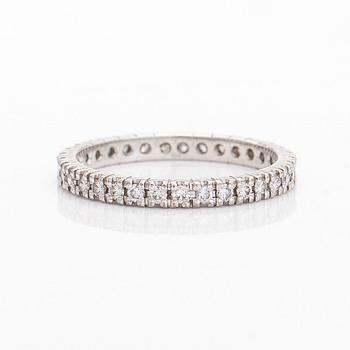 Ring, full eternity ring, 14K white gold set with brilliant-cut diamonds.