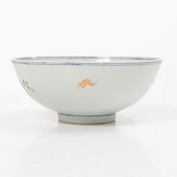 Skålar, två stycken samt skålfat, porslin, Kina, 1900-tal.