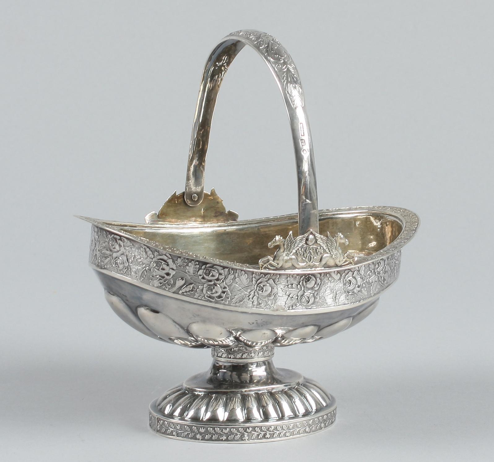 KORG PÅ FOT, silver, Elias Modig, S:t Petersburg (1795-1834). Vikt c:a 270 g.