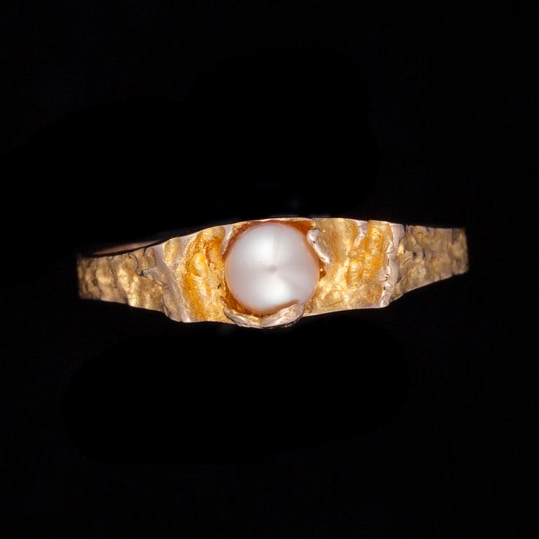 BJÖRN WECKSTRÖM, RING, "Litet ord" 14K guld samt pärla. Lapponia 1977.