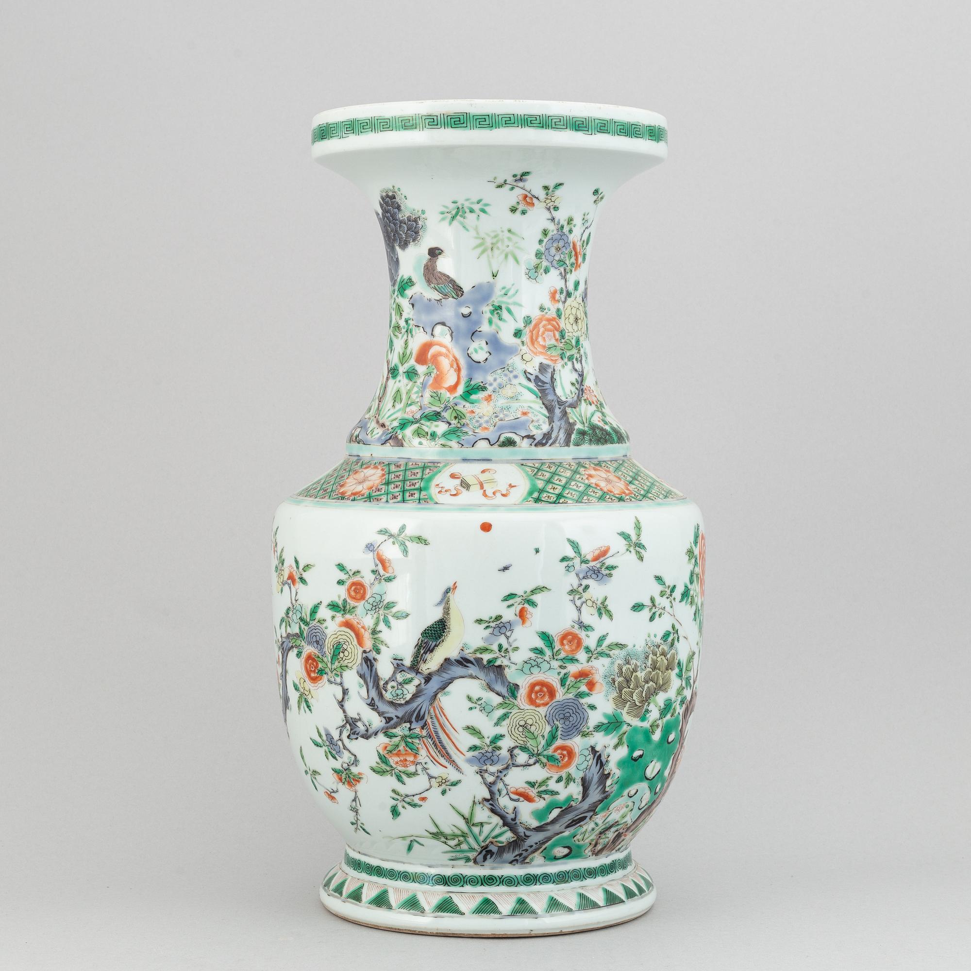 Vas, porslin, Qingdynastin, sent 1800-tal.