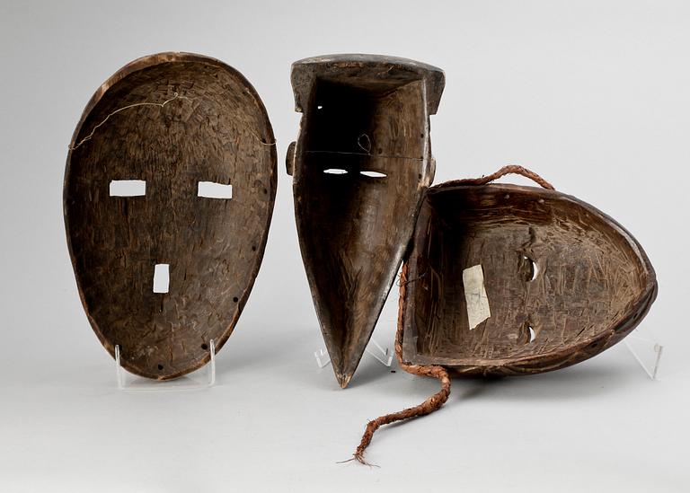 MASKER, 3 st, trä, Afrika, 1900-tal.