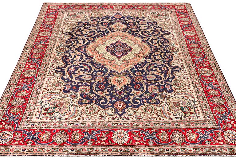 A Tabriz carpet, c. 345 x 255 cm.