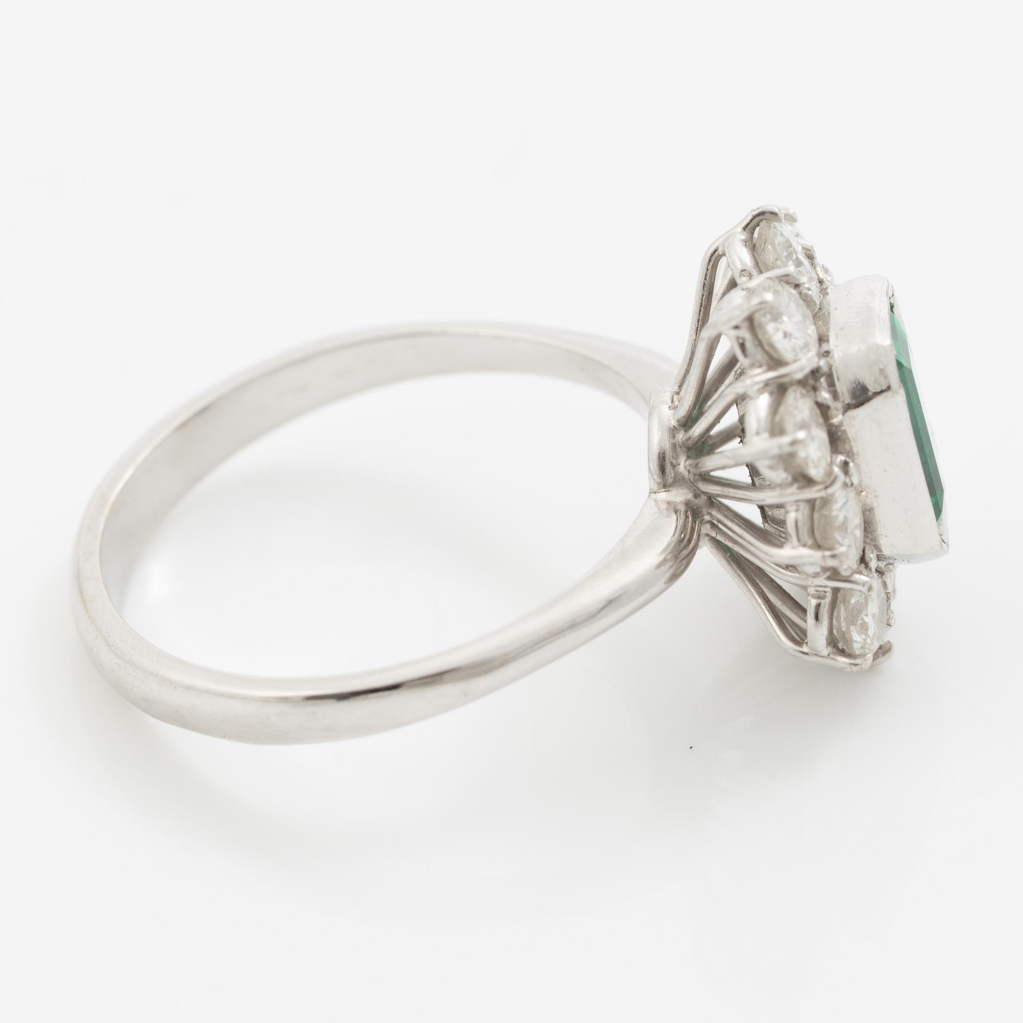 Ring 18K white gold set with a step-cut emerald and round brilliant-cut diamonds.