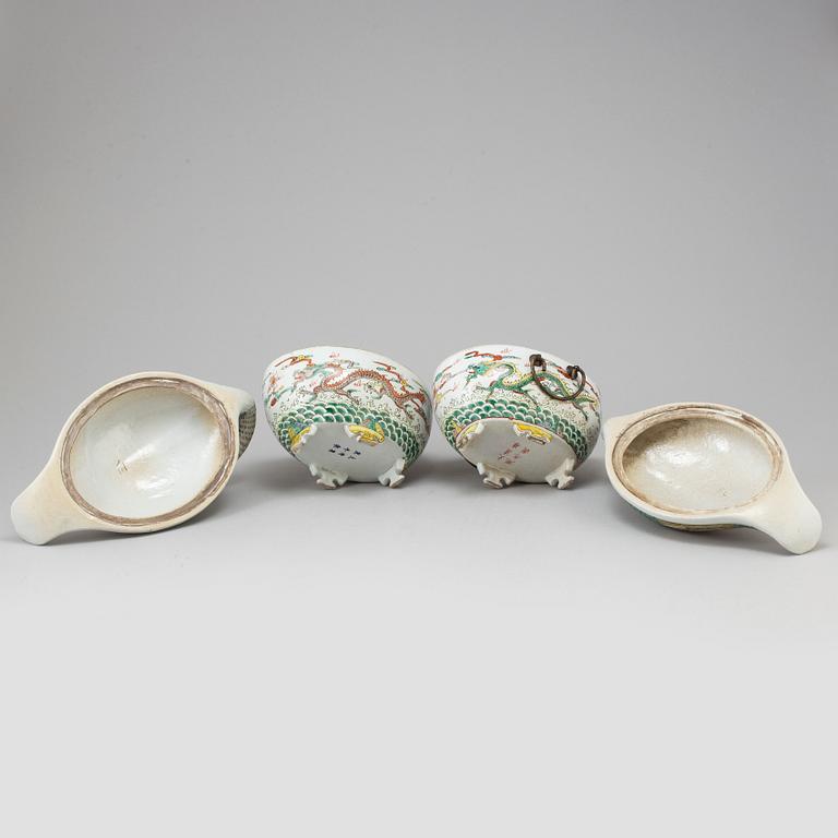 TERRINER med LOCK, två stycken, porslin. Kina, 1900-tal.