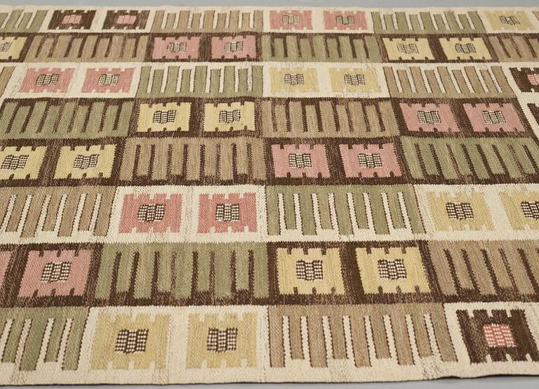 Märta Måås-Fjetterström, Matta, "Nyponblomman", rölakan, ca 213,5-214,5 x 148,5-150,5 cm, signerad AB MMF.