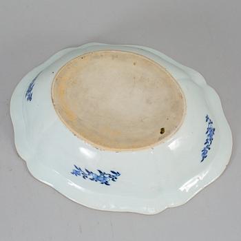 A blue and white vegetable tureen with cover, Qingdynasty, late 18th Century.