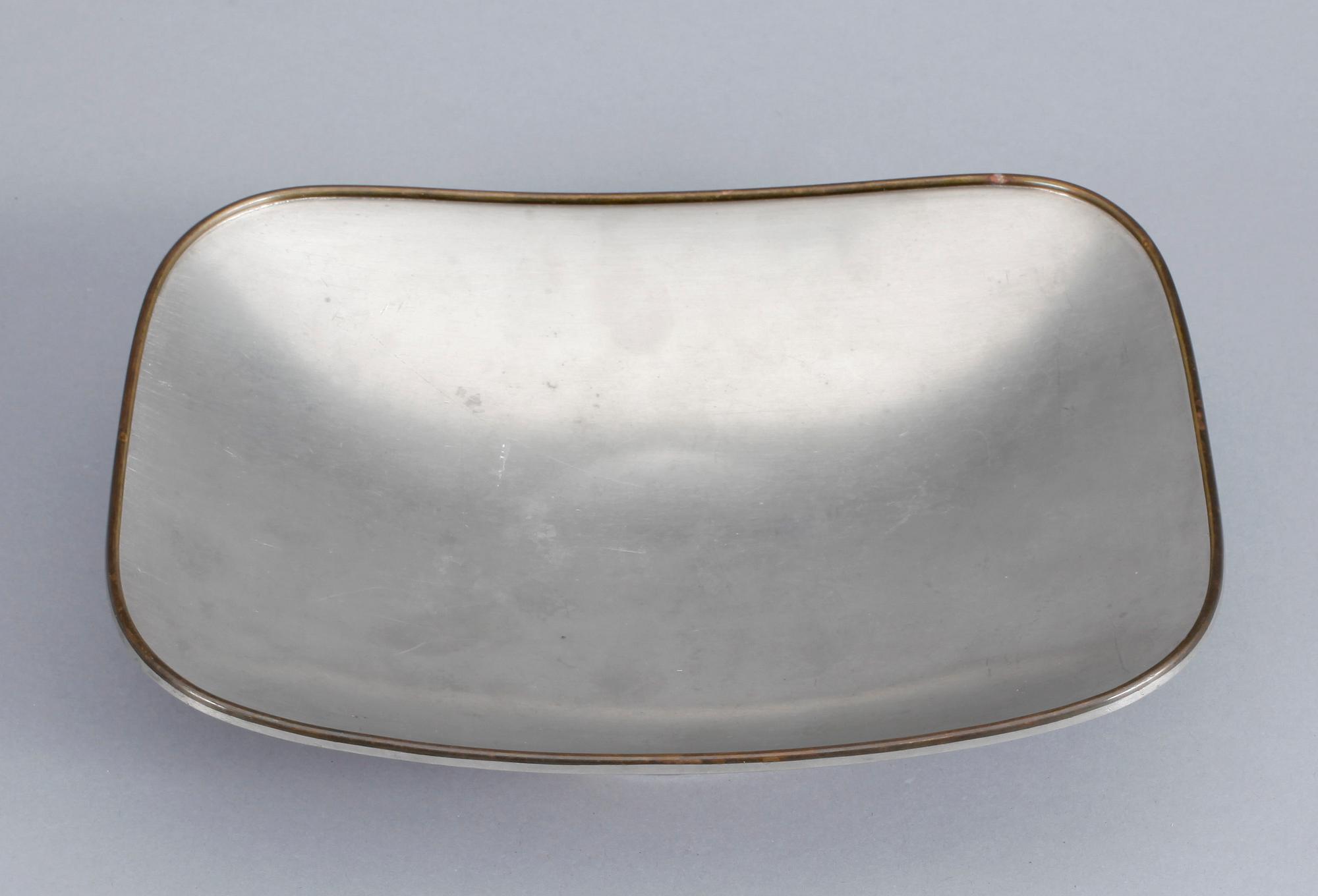 SKÅLFAT, tenn. Firma Svenskt Tenn. 1900-talets första hälft.