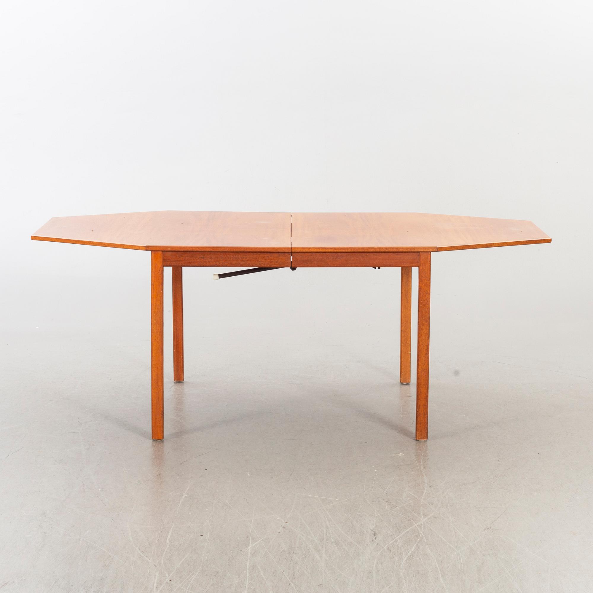 A DINNER TABLE MID 20TH CENTURY.