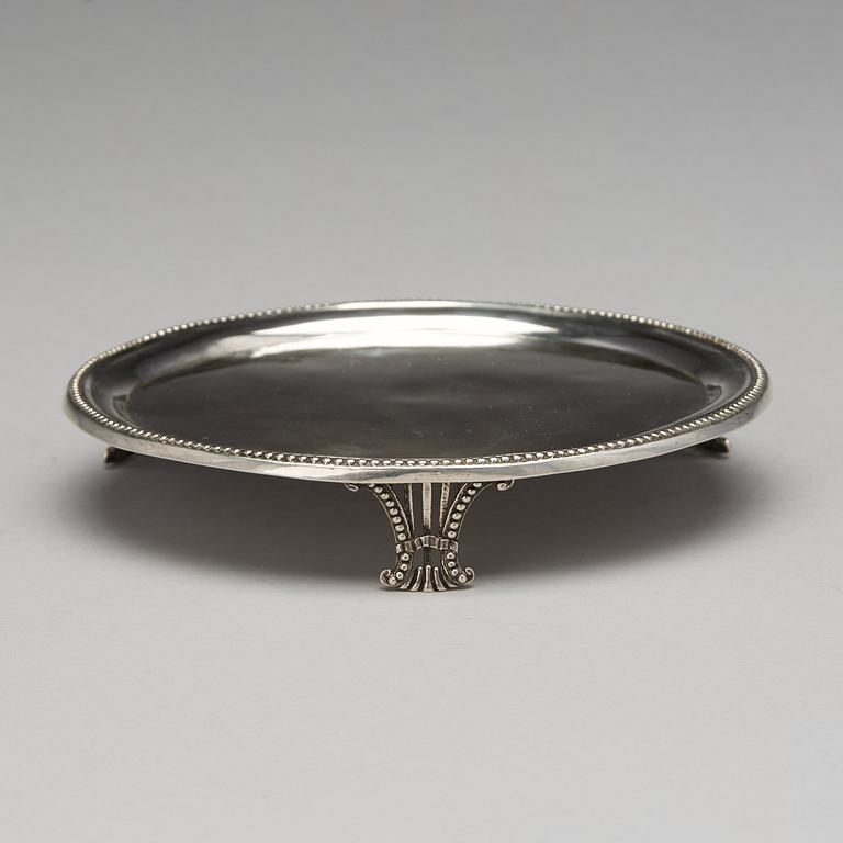 Bricka på fötter / coaster, icke identifierad mästarstämpel, Lisbon 1803-1813.