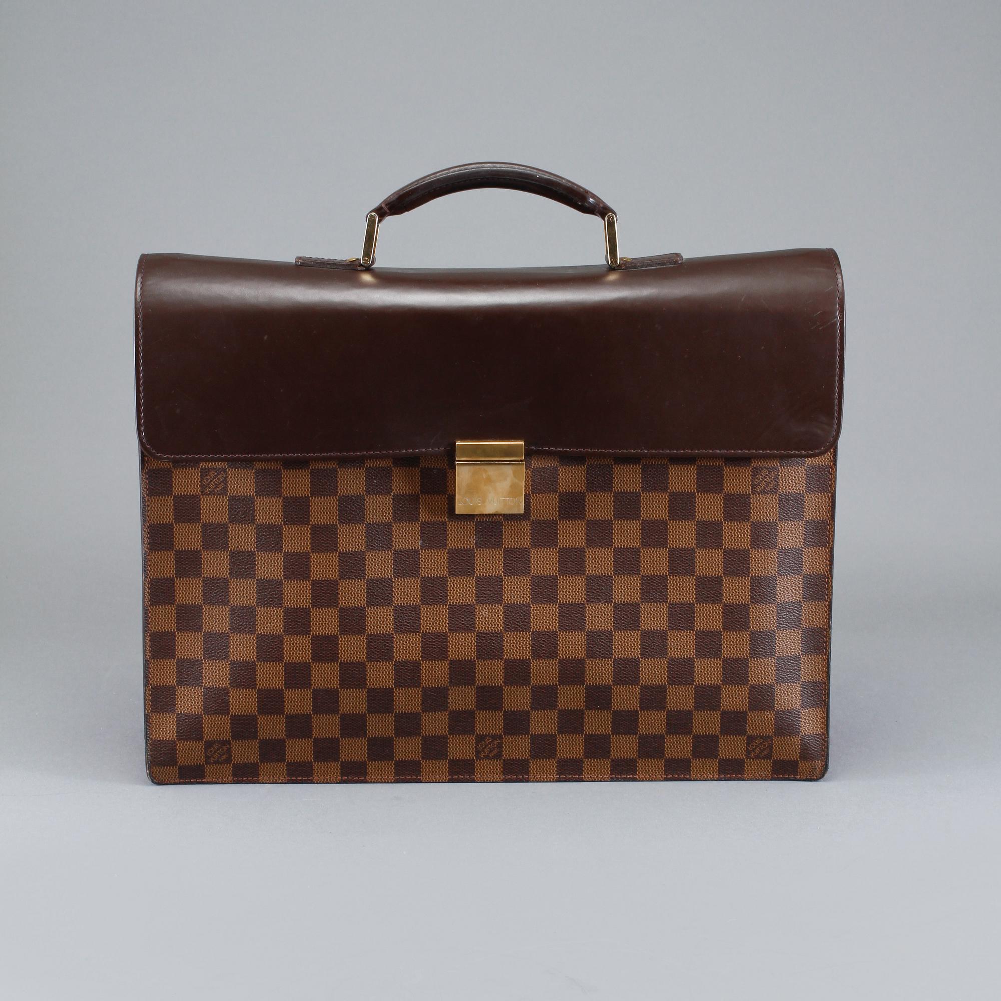 PORTFÖLJ, Louis Vuitton.