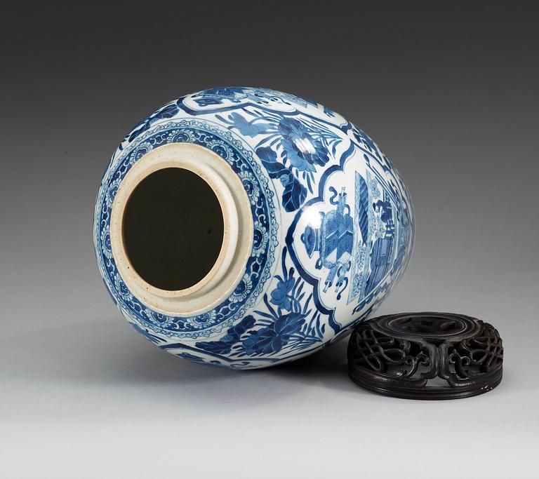 URNA, porslin. Qing dynastin, Kangxi (1662-1722).